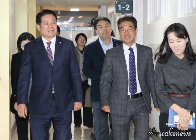 최대호 안양시장은 지난 3일 안양여자고등학교에 방문해 고교학점제 준비상황 등 현장 의견을 청취했다