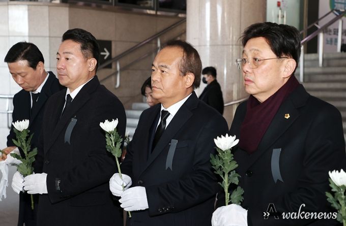 성남시의회, 수원역 합동분향소 조문