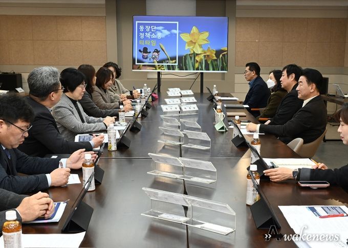 김동근 시장이 1월 15일 2025년 첫 ‘동장단 정책소통 티타임’을 진행하고 있다.