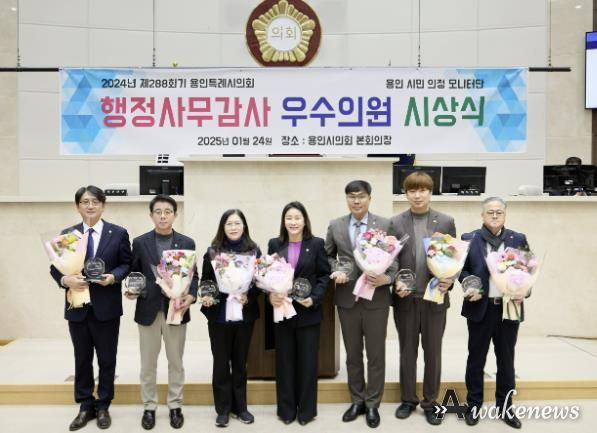 왼쪽부터 이교우, 김윤선, 이윤미, 김희영, 임현수, 이상욱, 김길수 의원