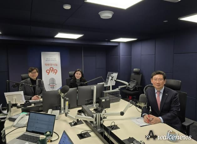 이상일 용인특례시장이 10일 OBS라디오에 출연해 시민의 생활과 직결된 문제와 반도체산업의 전망 등에 대해 이야기했다