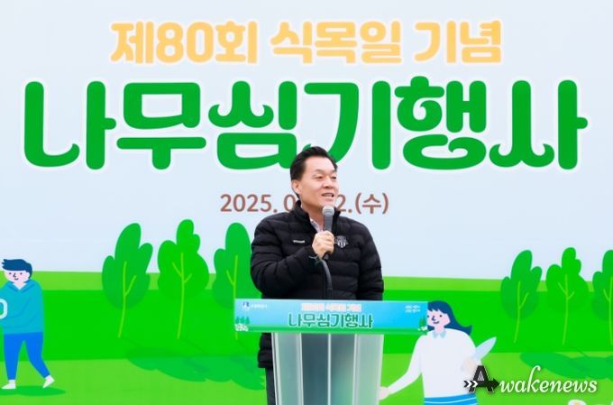 이재준 수원시장이 인사말을 하고 있다.