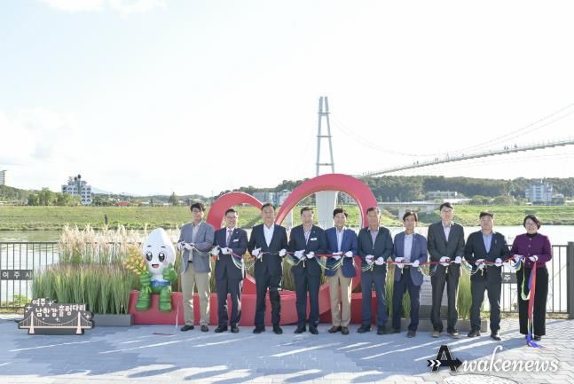 여주시, '여주쌀 사랑 포토존' 설치 기념 테이프 컷팅식 개최