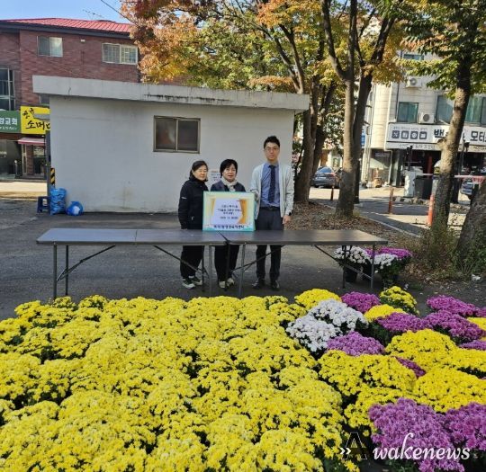 고양시 백석1동, 독거 어르신 80가구에 ‘가을 국화’ 전달