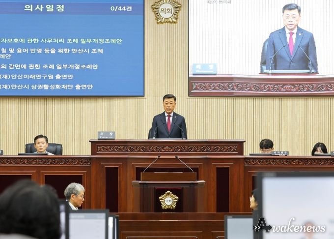 안산시의회가 31일 김재국 부의장의 주재로 열린 제299회 임시회 제2차 본회의를 끝으로 제299회 임시회 의사일정을 마무리했다. 사진은 이날 본회의 중 한 장면.