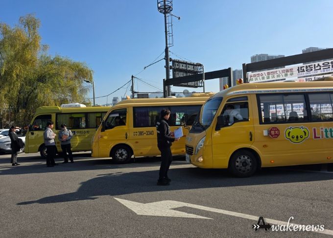 2025 하반기 어린이통학버스 합동점검을 진행하고 있는 모습 (사진/군포의왕교육지원청 의왕교육지원센터)