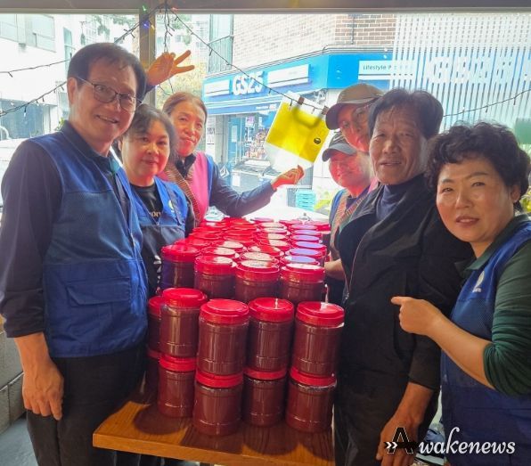 광명시 소하1동 바르게살기위원회는 지난 8일 소하1동 행정복지센터에서 ‘사랑의 고추장 나눔 행사’를 실시했다.