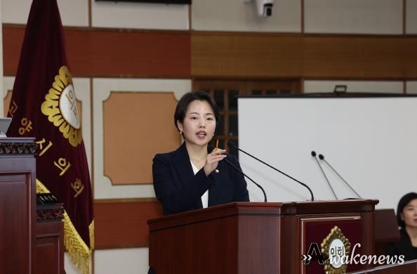 14일 고양시의회 본회의에서 발언하는 정민경 의원