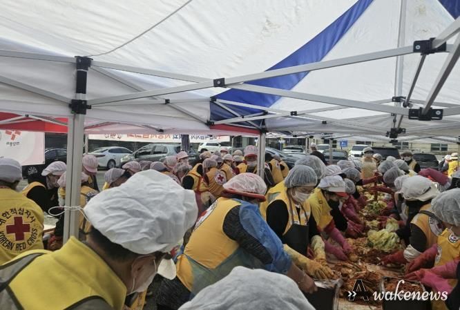 대한적십자사 시흥시협의회, '사랑의 김장 담기'로 따뜻한 나눔 실천
