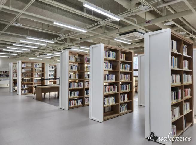 구성도서관 서가