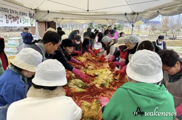 시흥시 배곧2동 주민자치회, 김장 나눔으로 지역사회에 온정 전달