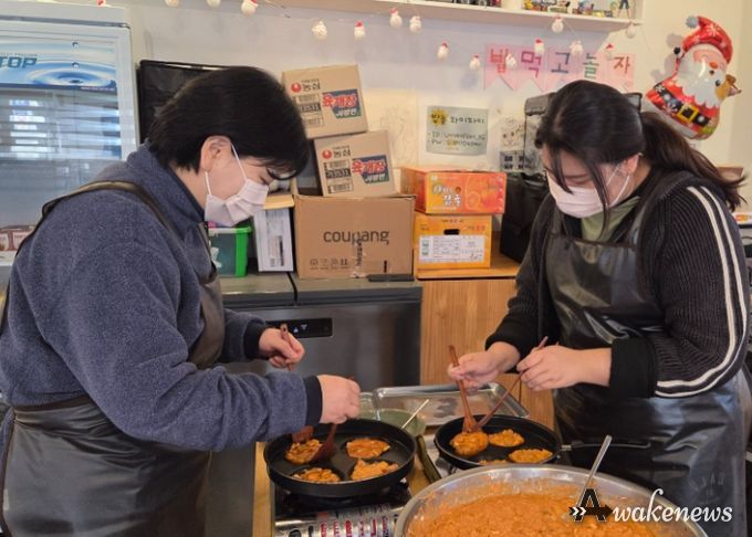 군포시청소년재단 당동청소년문화의집, 지역 아동·청소년 위한 ‘밥먹고놀자’ 도시락 포장 봉사활동 진행