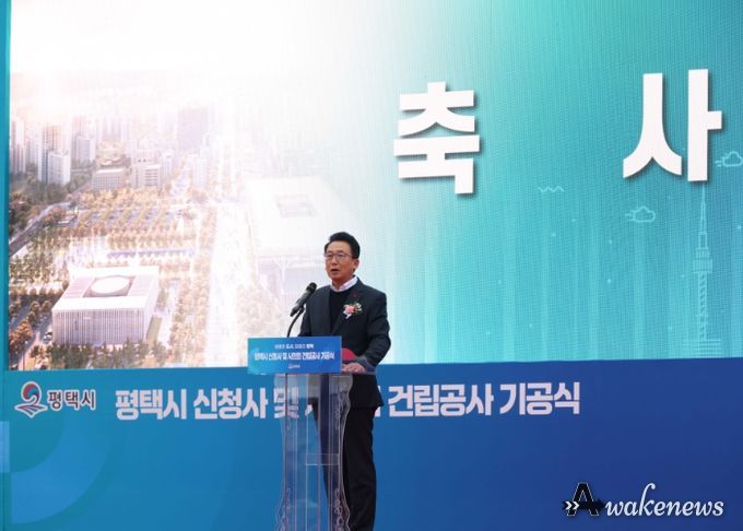 신청사 및 시의회 건립 기공식에서 축사하는 강정구 의장