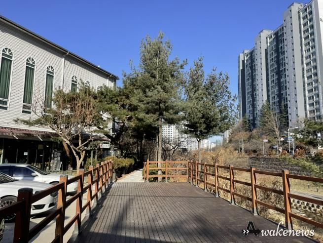 용인특례시 수지구는 풍덕천동 1153번지 일원 산책로를 정비했다