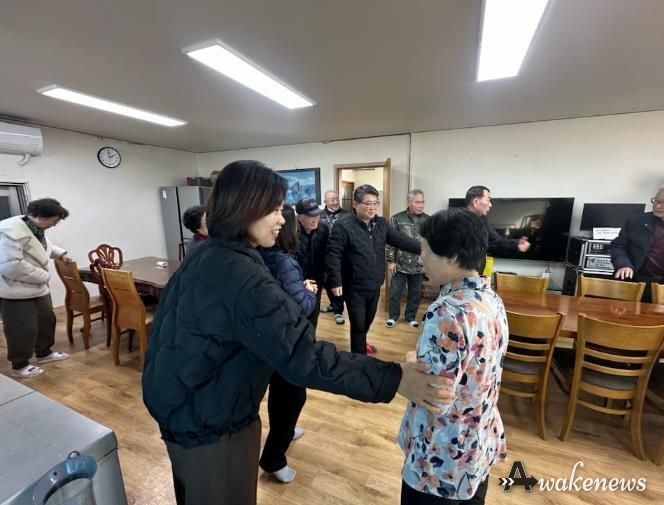 파주시 금촌1동장, 경로당 방문해 어르신들께 새해 인사 전해