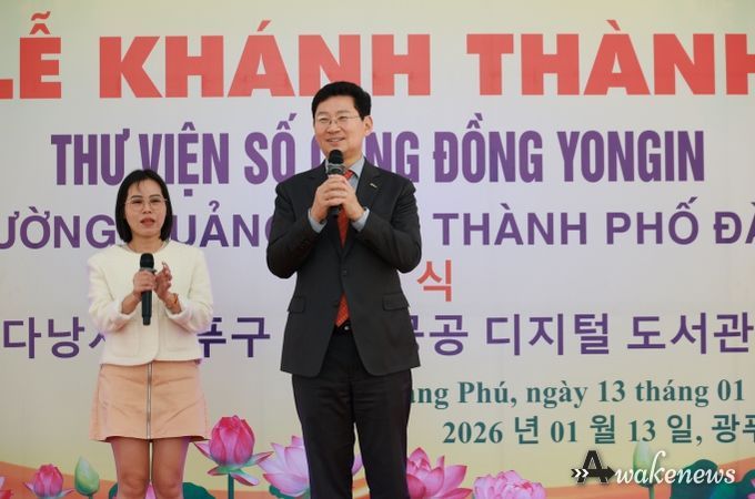 이상일 용인특례시장이 13일(베트남 시각) ‘다낭시 광푸구 용인 공공 디지털도서관’ 준공식에 참석해 인사말 하고 있다.j