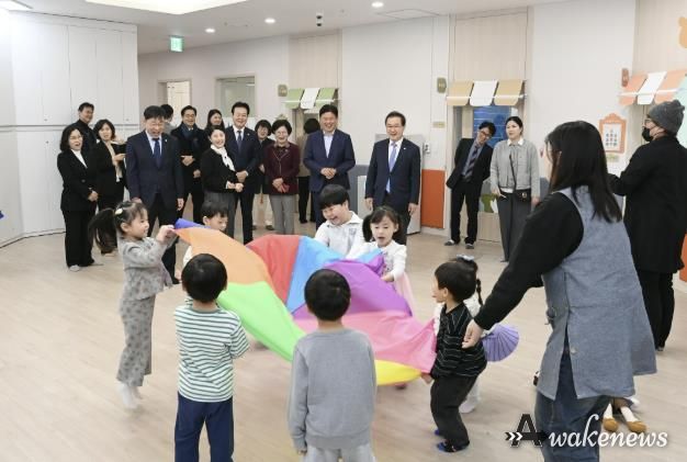 지난해 개소한 부천힐스테이트소사역 다함께돌봄센터에서 아이들이 놀이하고 있다.