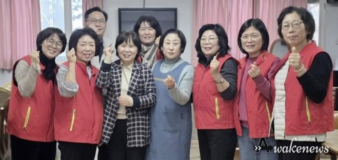 수원시 영통구 매탄1동 지역사회보장협의체, 매탄현대힐스테이트 경로당서 설 맞이 떡국 나눔