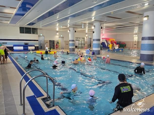 파주시, 2026년 첫 번째 스포츠센터 가족 물놀이장 성황리에 운영 종료