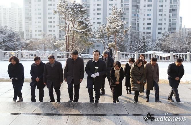 김성제 의왕시장, 시정 복귀…첫 행보로 현충탑 신년 참배