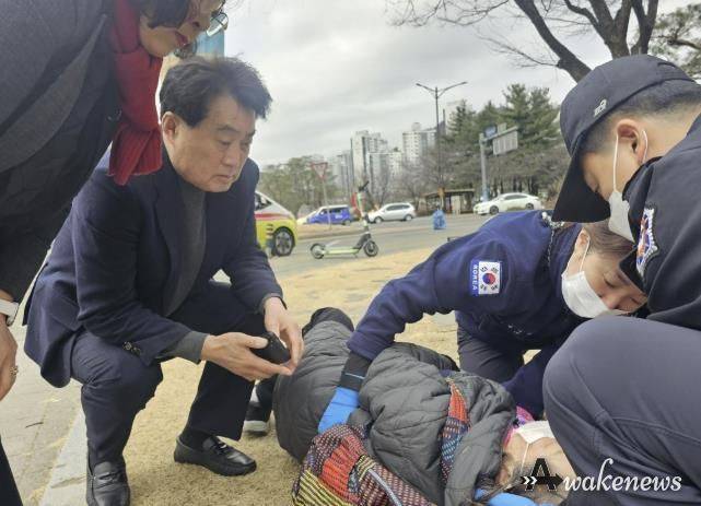 하은호 군포시장 길에 쓰러진 할머니 구조