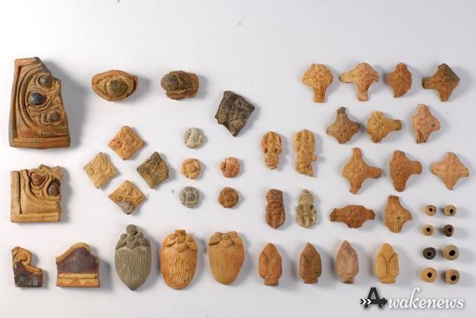 소조사천왕장식편