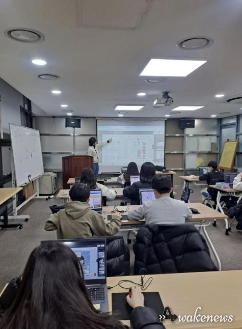 구리시청소년재단 청소년수련관 'AI로 그리는 웹툰' 프로그램 성료