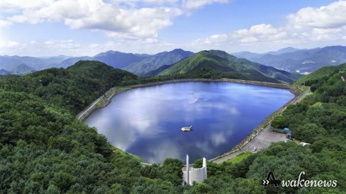 백두산 천지 가평 호명호수… 봄철 기지개 '재개장'