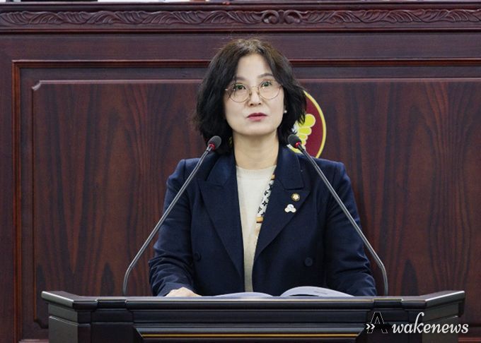 화성특례시의회 배현경 의원이 제249회 임시회 제1차 본회의에서 5분 자유발언을 하고 있다.