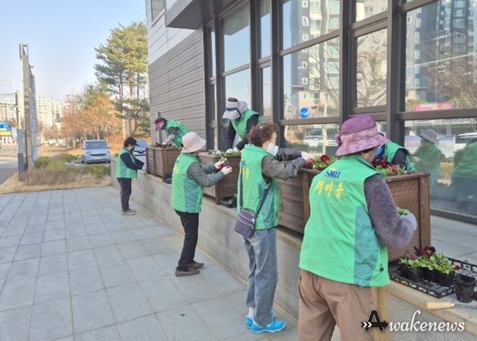 봄기운이 성큼, 비전1동 새봄맞이 봄꽃 심기