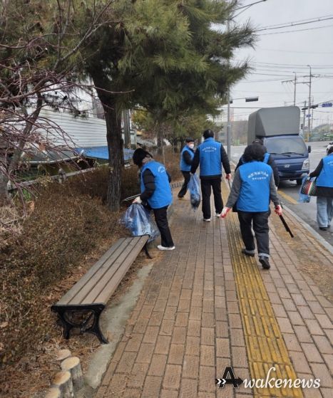 송북동 ‘우리동네 새단장을 위한 새봄맞이 일제대청소’에 구슬땀 흘려