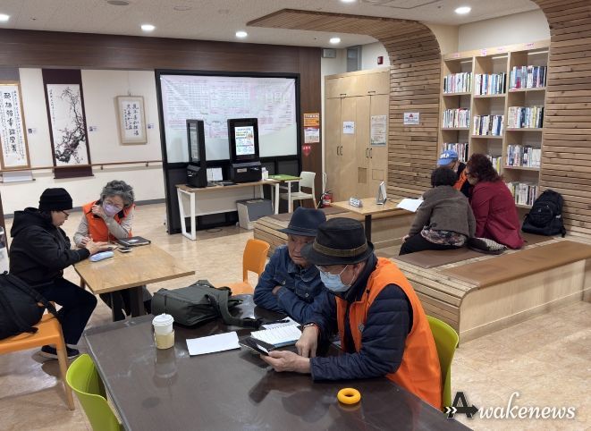 노노멘토(老-老 Mentor) 활동이 이루어지는 장면