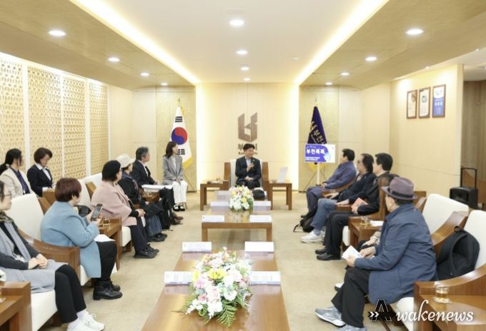 부천시장이 참여자들과 소통의 시간을 보내고 있다.