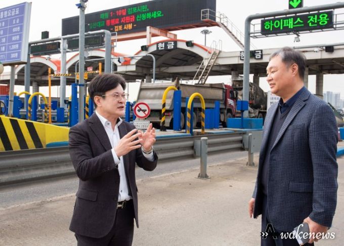 김병수 김포시장이 1일 일산대교 현장을 방문해 이용 상황 확인 및 과정 점검에 나섰다.