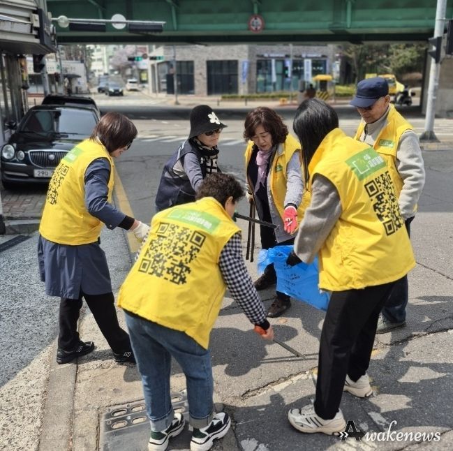 수원시 팔달구 우만2동, '봄바람 타고 싹~ 바뀐 우리동네!'... 새봄맞이 대청소 실시