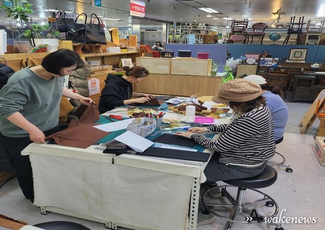 우리동네 학습공간 프로그램에 참여인 과천시민들 모습