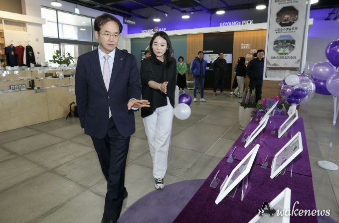 이동환 고양특례시장 ‘BTS 핸드프린팅 특별전’ 방문