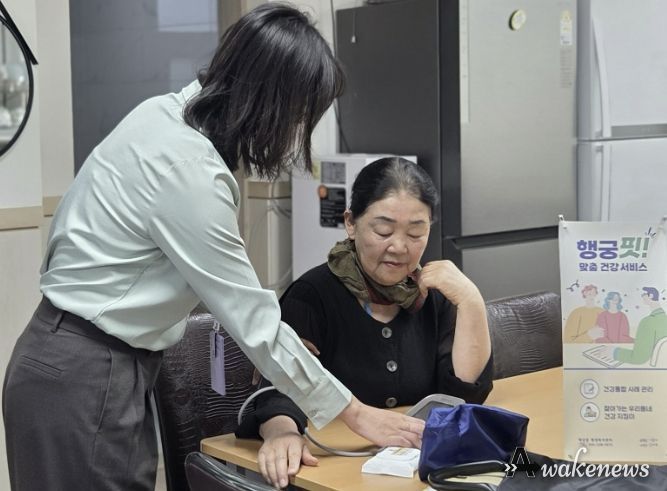 수원시 팔달구 행궁동, 팔창경로당서 '찾아가는 건강상담' 운영... 어르신 건강·복지 동시 지원